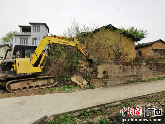 荔浦市大塘镇推进“三清三拆”持续为乡村振兴发力