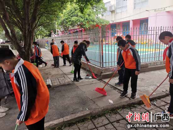 争做时代新人 桂林象山区开展学雷锋志愿服务活动