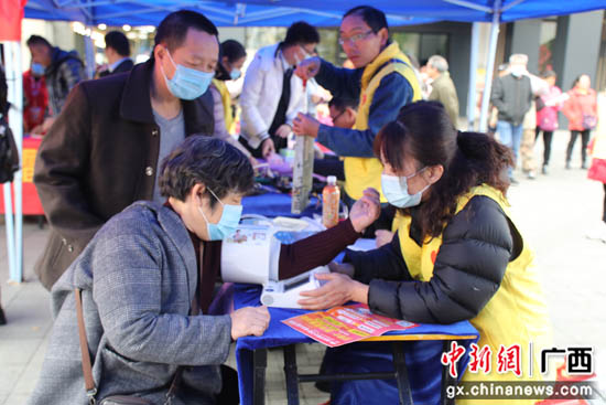 争做时代新人 桂林象山区开展学雷锋志愿服务活动