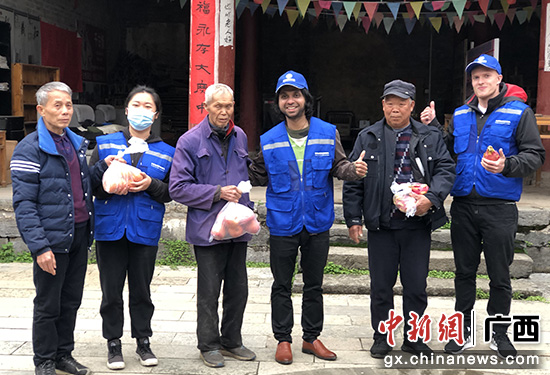 桂林“洋雷锋”志愿者：学雷锋没有国界