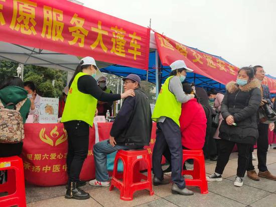 南宁“今天是星期六”学雷锋志愿服务获市民点赞