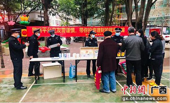 南宁市良庆区团委开展2021年学雷锋志愿服务进社区活动