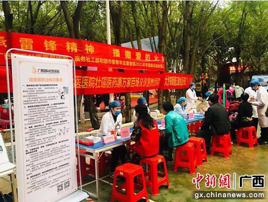 南宁市良庆区团委开展2021年学雷锋志愿服务进社区活动