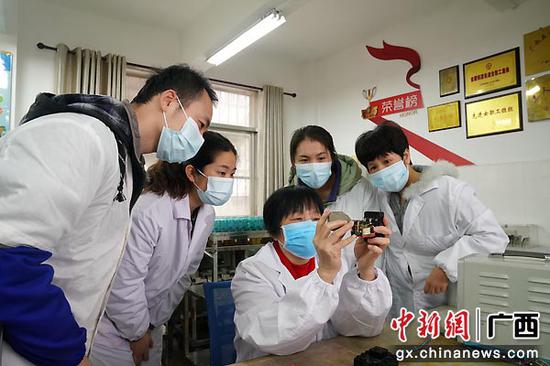 南宁电务段南宁检修车间巾帼“铁娘子”撑起半边天