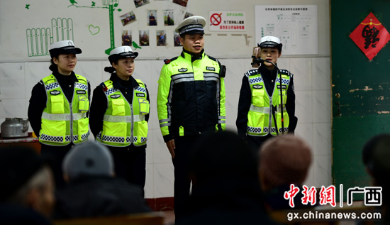 广西龙胜县开展学雷锋志愿者服务活动