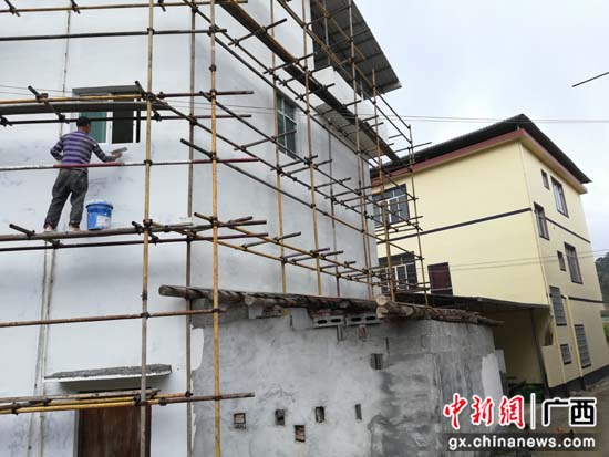 荔浦市杜莫镇开展风貌改造 提升乡村“颜值”