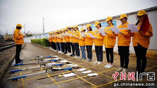 玉林工务段春运“铁娘子”岗位练兵充电蓄能