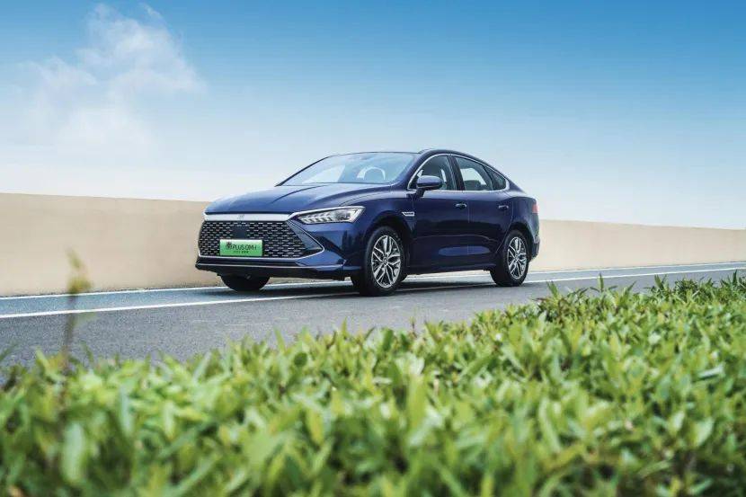 秦PLUS刚降价，荣威D7就跟进，“实惠”大不同